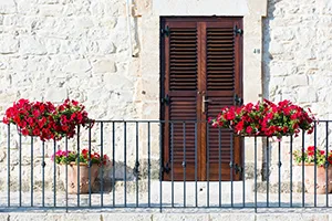 Balkon: Wo dürfen Blumenkästen hängen?