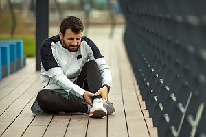 Sportverletzung: Behandlung, PECH-Regel & Prävention