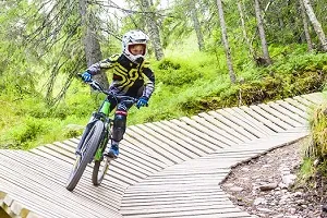 Pumptracks, Mountainbike- und Dirtbikestrecken: So gehen Sie als Verein auf Nummer sicher!