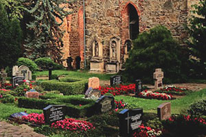 Grabpflege: Gesetzliche Regelung wer verantwortlich ist