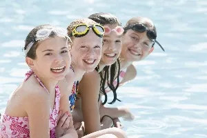 Sicher oben bleiben: Vereinsaktivitäten im Wasser