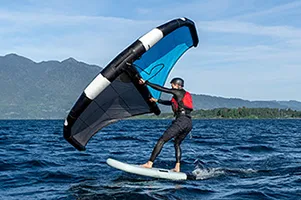 Vom Windsurfen zum Wing Foiling – der neue Trend im Wassersport!