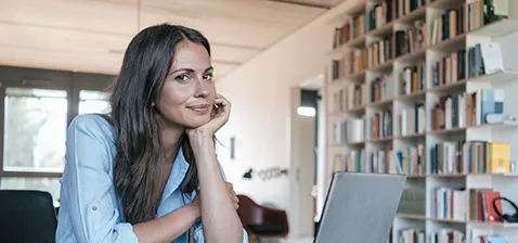 Frau am Arbeitsplatz