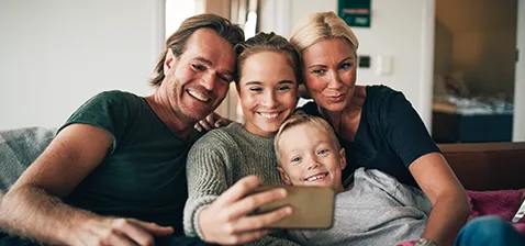 Ab wie viel Jahren sind TikTok, Instagram & Co. erlaubt?