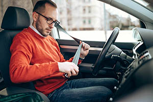 Im Auto nicht angeschnallt? Strafe fürs Fahren ohne Gurt