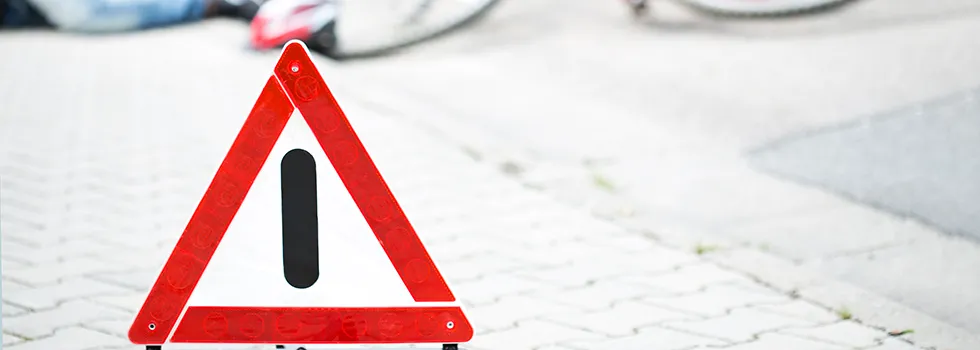 Verkehrsunfall mit Warndreieck