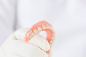 Arten von Zahnprothesen und wer die Kosten übernimmt Arten von Zahnprothesen und wer die Kosten übernimmt