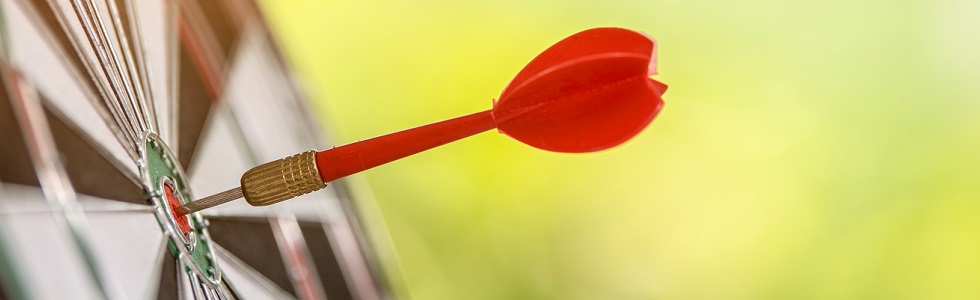 Dartscheibe mit Pfeil